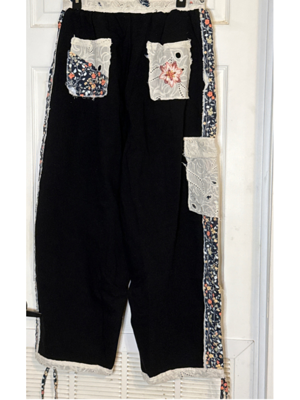 POL Black Floral Embroidered Lace Trim Pants Size M - Picture 3 of 7